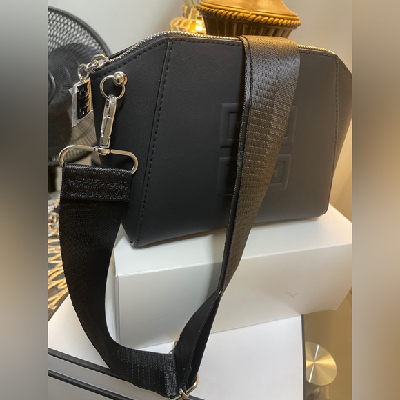 Givenchy - Picture 7 of 10